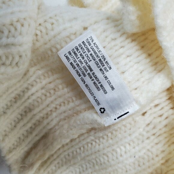 Universal Threads Women's Size Small White Sweater Soft V Neck - Picture 5 of 5